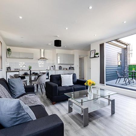 Top Floor Apartment With Private Balcony In Stockport Centre By Hass Haus Bagian luar foto