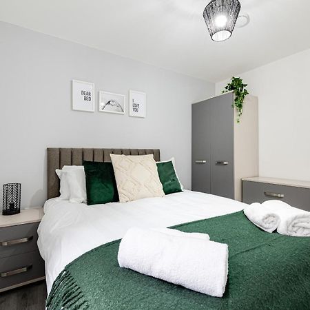 Top Floor Apartment With Private Balcony In Stockport Centre By Hass Haus Bagian luar foto