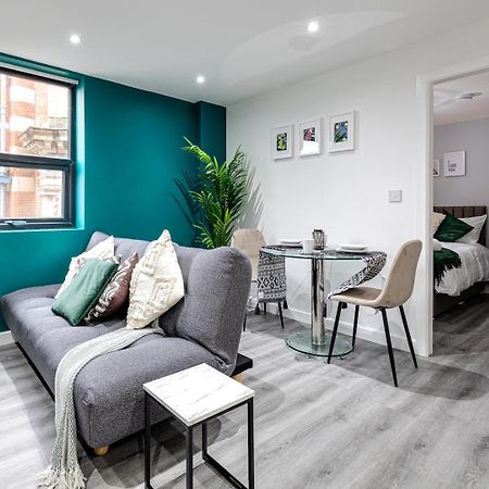Top Floor Apartment With Private Balcony In Stockport Centre By Hass Haus Bagian luar foto