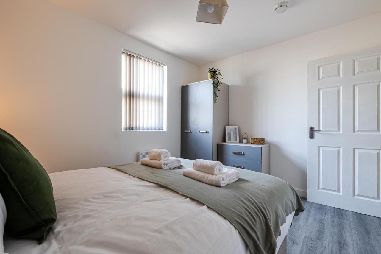 Top Floor Apartment With Private Balcony In Stockport Centre By Hass Haus Bagian luar foto