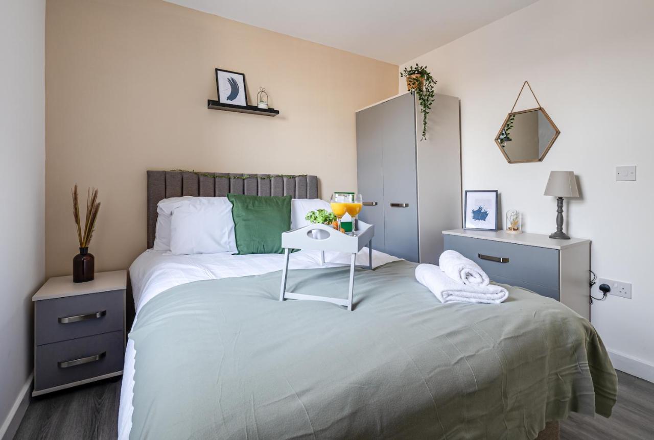Top Floor Apartment With Private Balcony In Stockport Centre By Hass Haus Bagian luar foto
