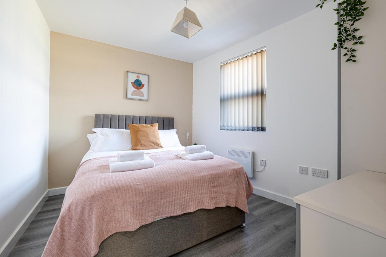 Top Floor Apartment With Private Balcony In Stockport Centre By Hass Haus Bagian luar foto