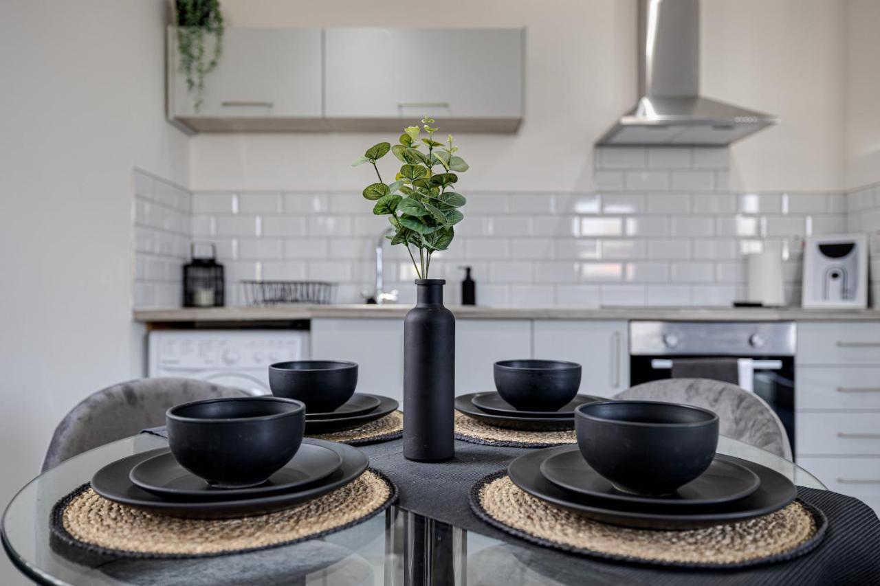 Top Floor Apartment With Private Balcony In Stockport Centre By Hass Haus Bagian luar foto