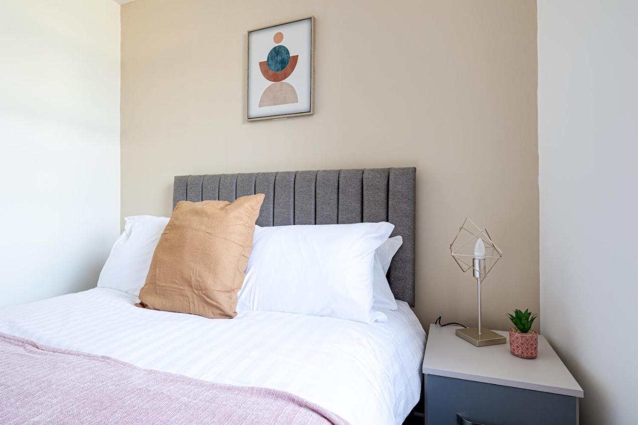 Top Floor Apartment With Private Balcony In Stockport Centre By Hass Haus Bagian luar foto