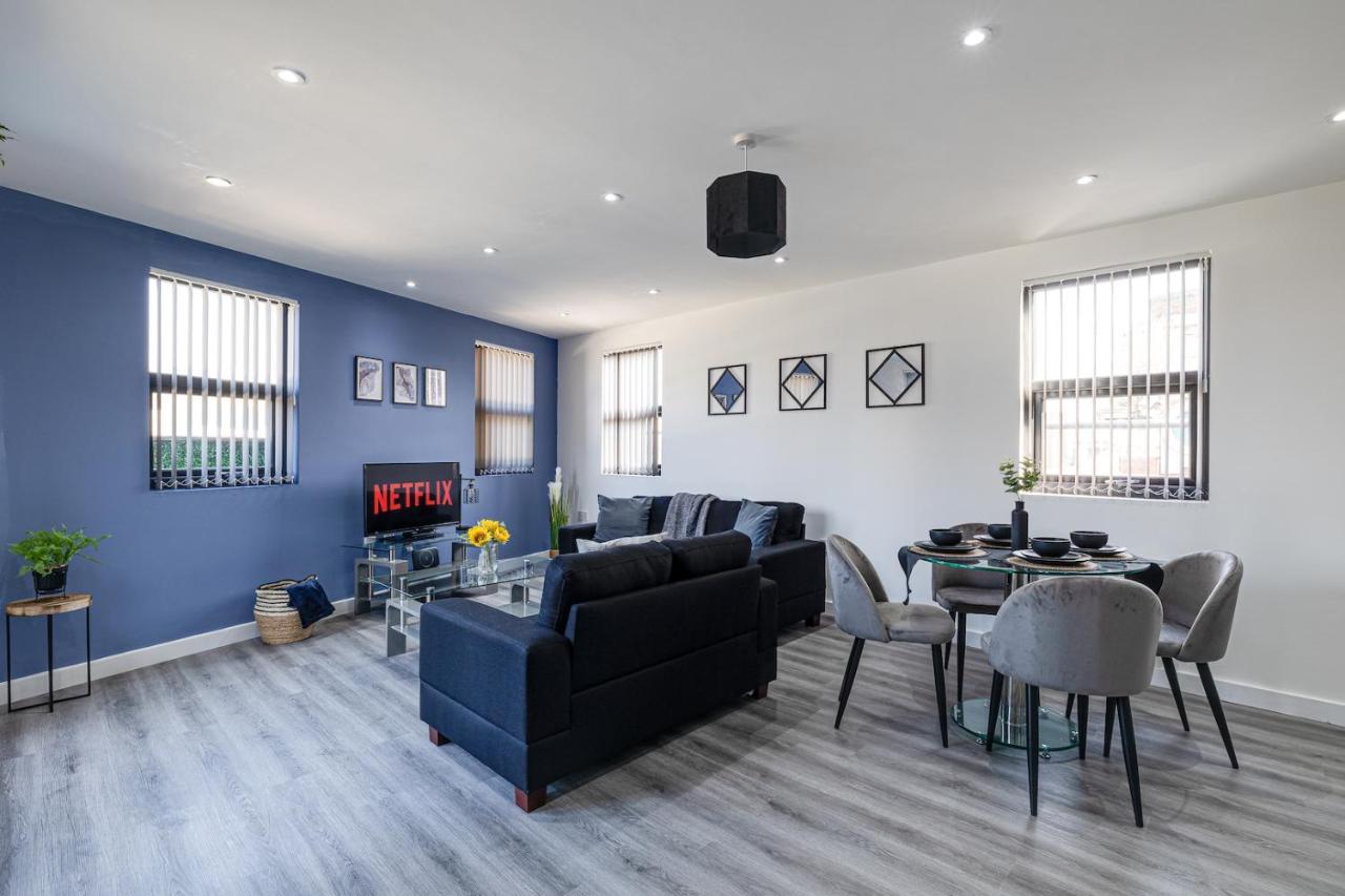 Top Floor Apartment With Private Balcony In Stockport Centre By Hass Haus Bagian luar foto