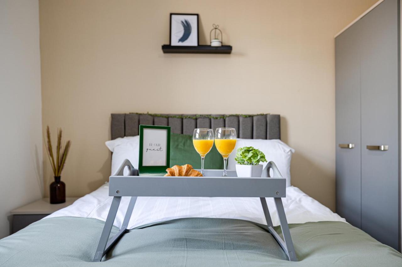 Top Floor Apartment With Private Balcony In Stockport Centre By Hass Haus Bagian luar foto