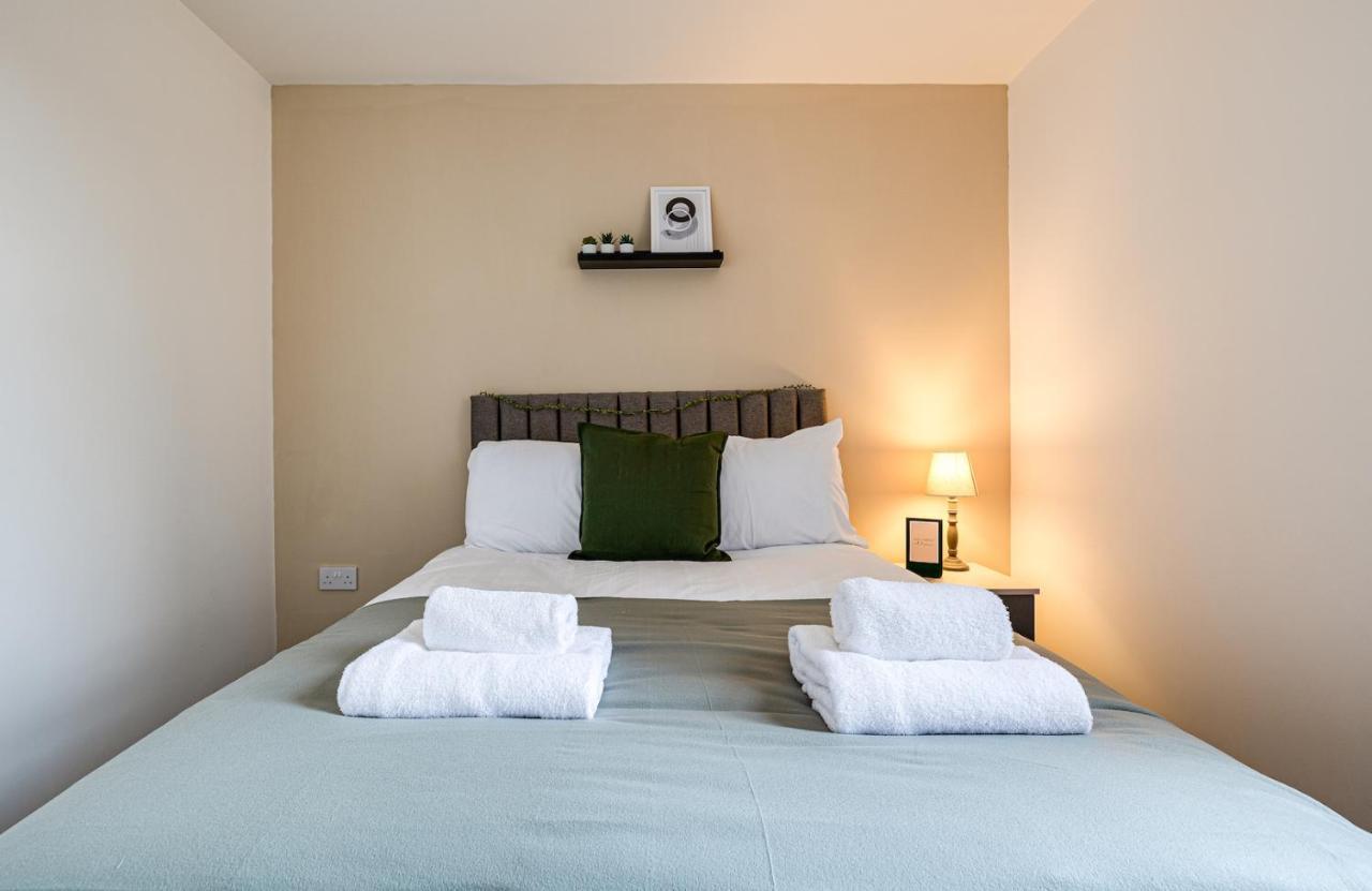 Top Floor Apartment With Private Balcony In Stockport Centre By Hass Haus Bagian luar foto