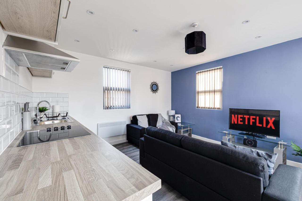 Top Floor Apartment With Private Balcony In Stockport Centre By Hass Haus Bagian luar foto