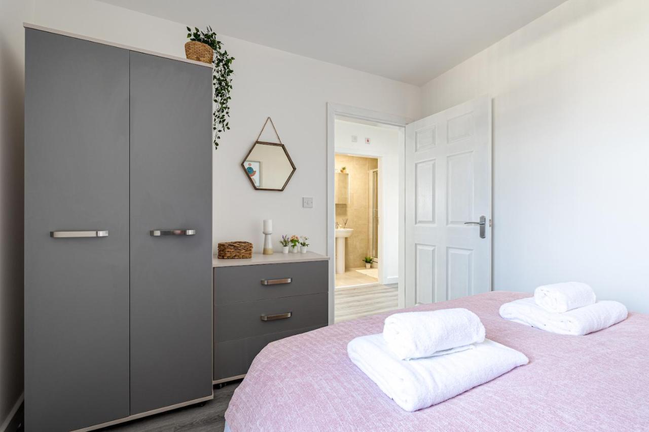 Top Floor Apartment With Private Balcony In Stockport Centre By Hass Haus Bagian luar foto