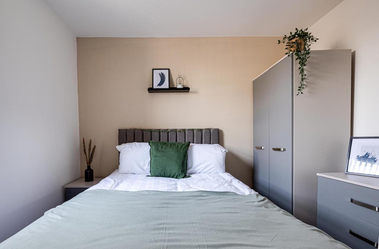 Top Floor Apartment With Private Balcony In Stockport Centre By Hass Haus Bagian luar foto