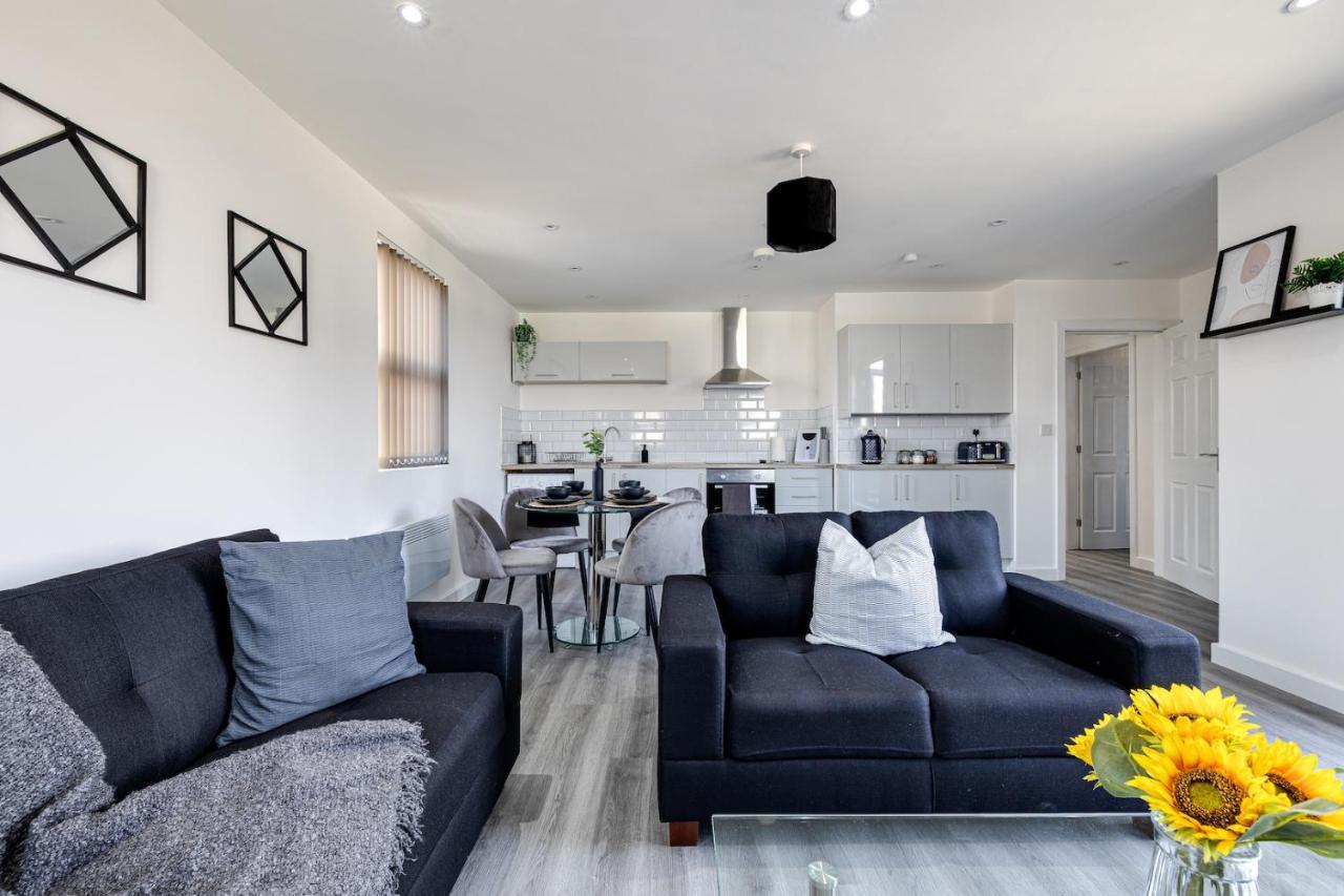 Top Floor Apartment With Private Balcony In Stockport Centre By Hass Haus Bagian luar foto