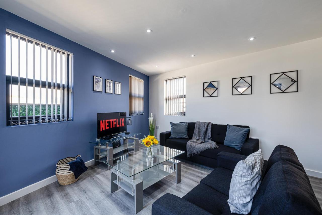 Top Floor Apartment With Private Balcony In Stockport Centre By Hass Haus Bagian luar foto