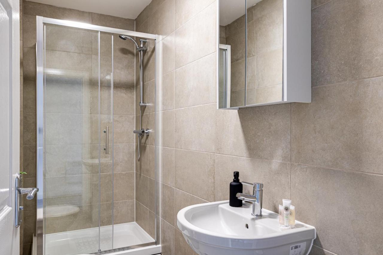 Top Floor Apartment With Private Balcony In Stockport Centre By Hass Haus Bagian luar foto