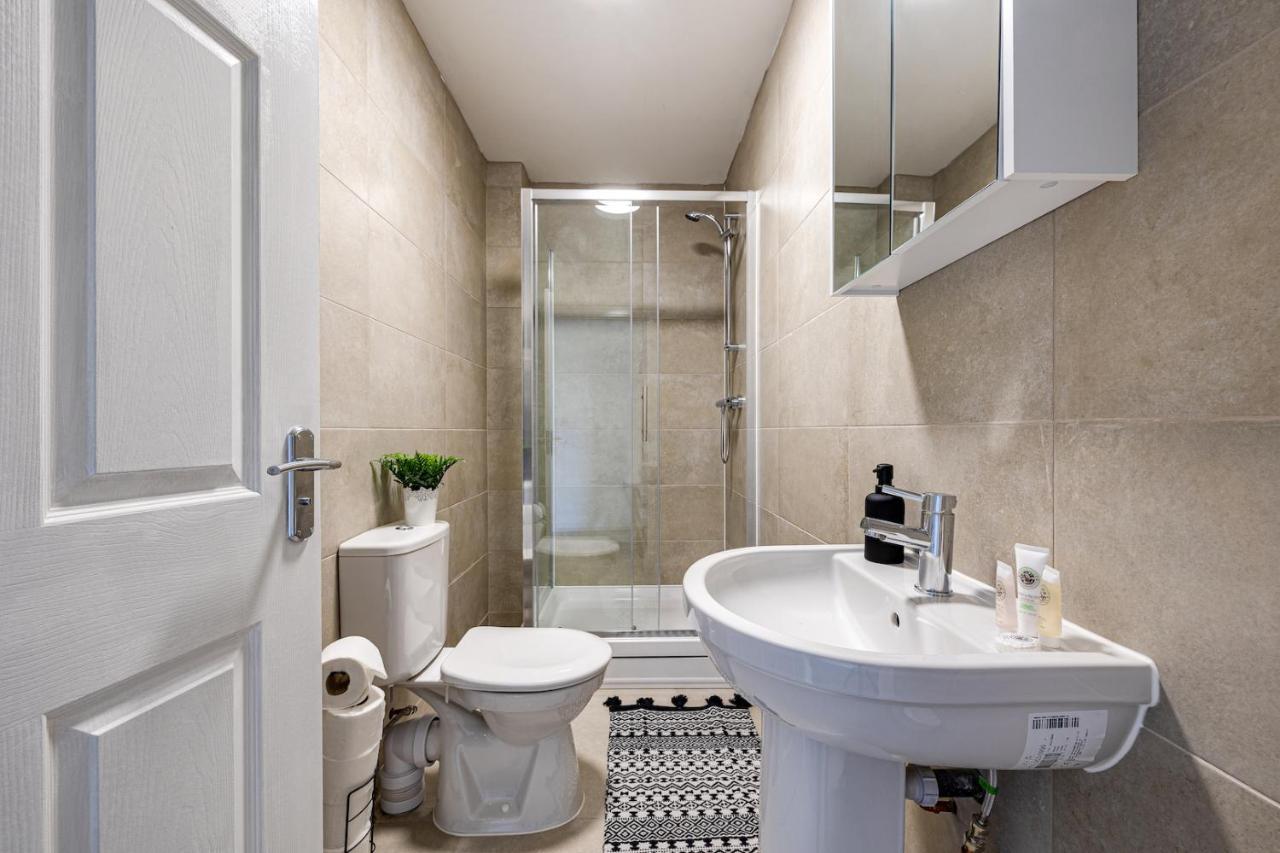 Top Floor Apartment With Private Balcony In Stockport Centre By Hass Haus Bagian luar foto