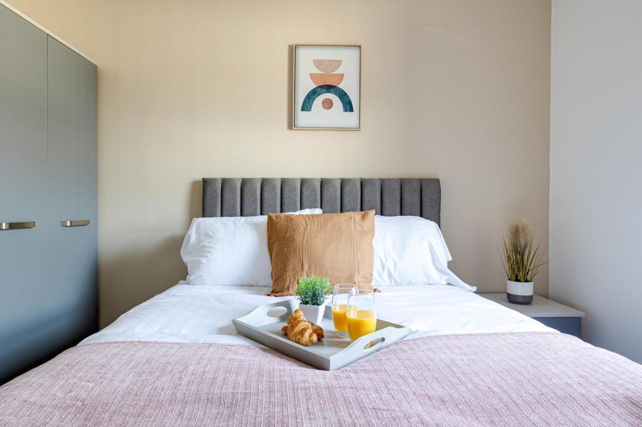 Top Floor Apartment With Private Balcony In Stockport Centre By Hass Haus Bagian luar foto
