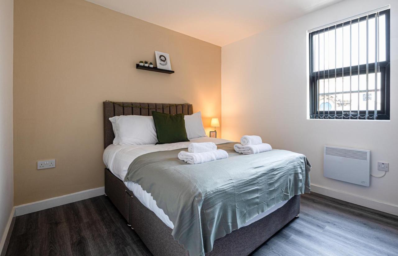 Top Floor Apartment With Private Balcony In Stockport Centre By Hass Haus Bagian luar foto