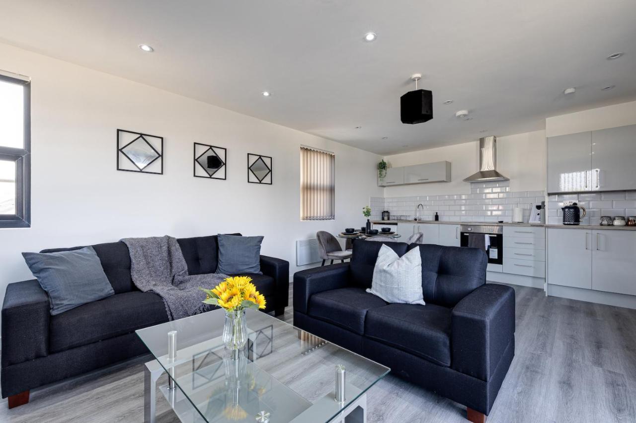Top Floor Apartment With Private Balcony In Stockport Centre By Hass Haus Bagian luar foto