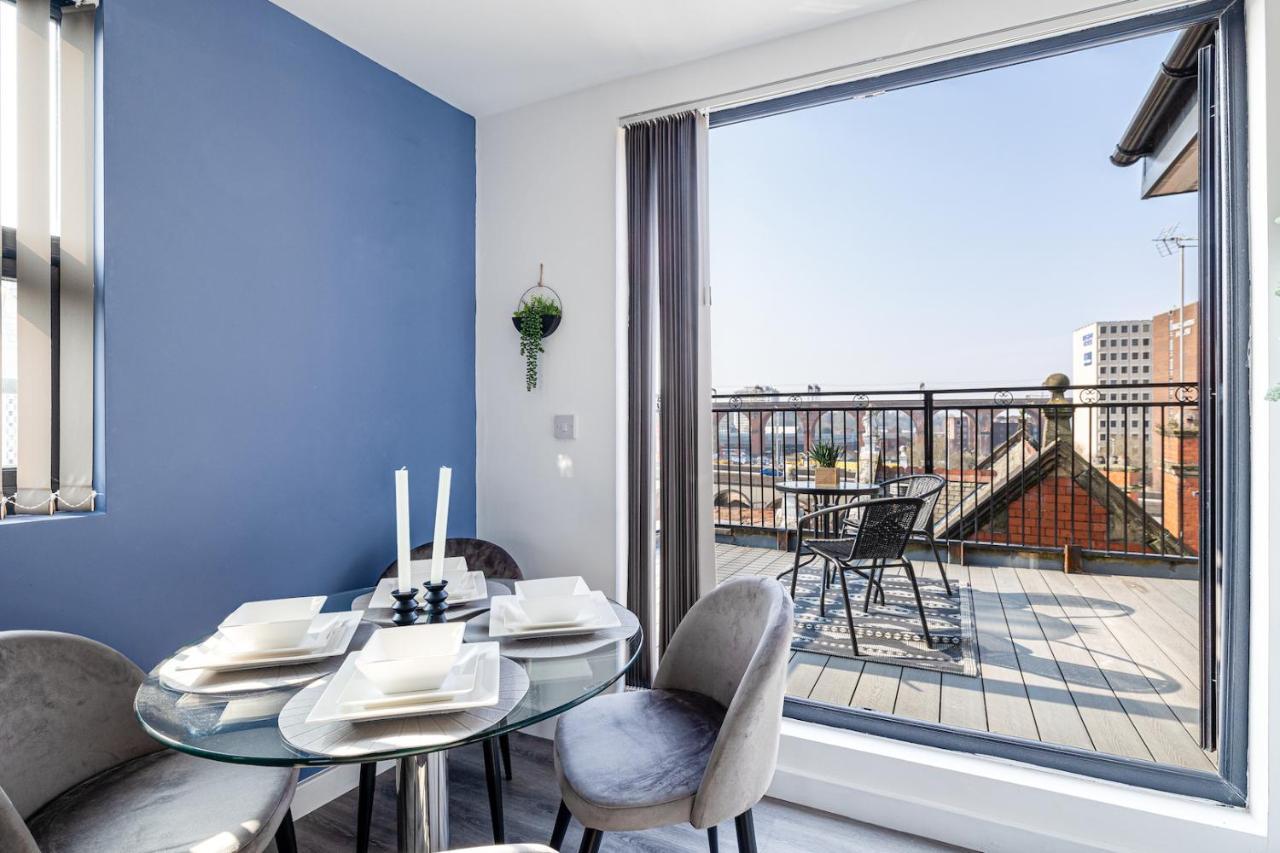 Top Floor Apartment With Private Balcony In Stockport Centre By Hass Haus Bagian luar foto