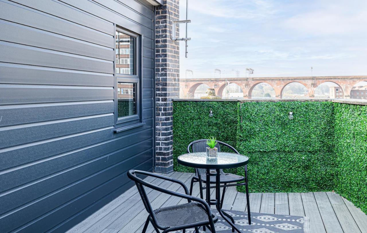 Top Floor Apartment With Private Balcony In Stockport Centre By Hass Haus Bagian luar foto