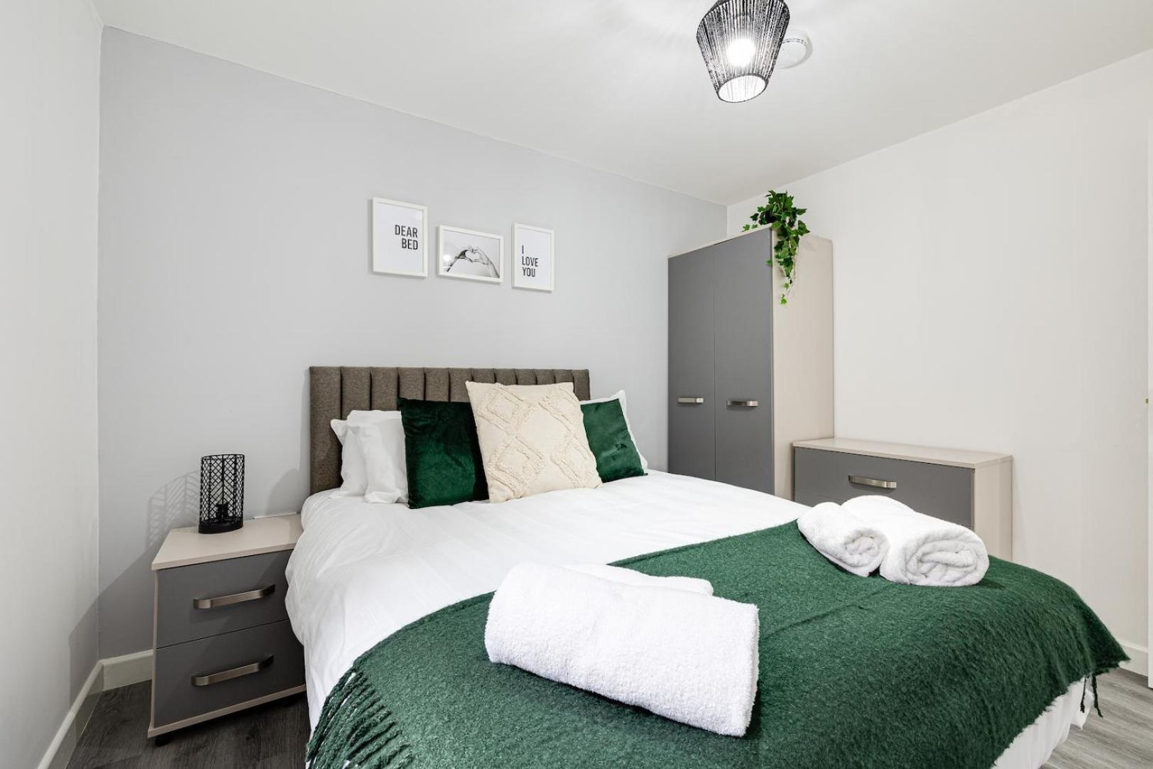 Top Floor Apartment With Private Balcony In Stockport Centre By Hass Haus Bagian luar foto