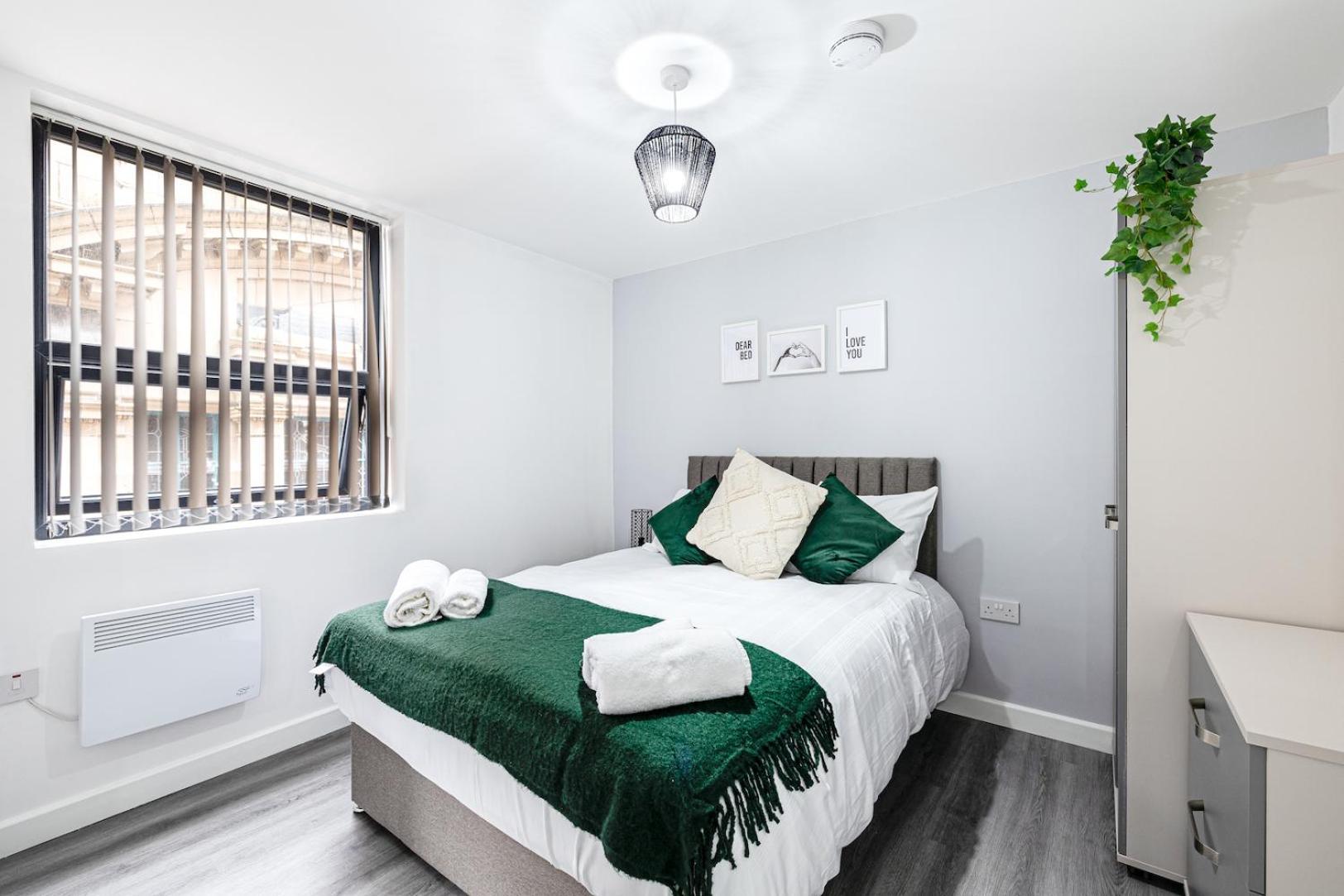 Top Floor Apartment With Private Balcony In Stockport Centre By Hass Haus Bagian luar foto