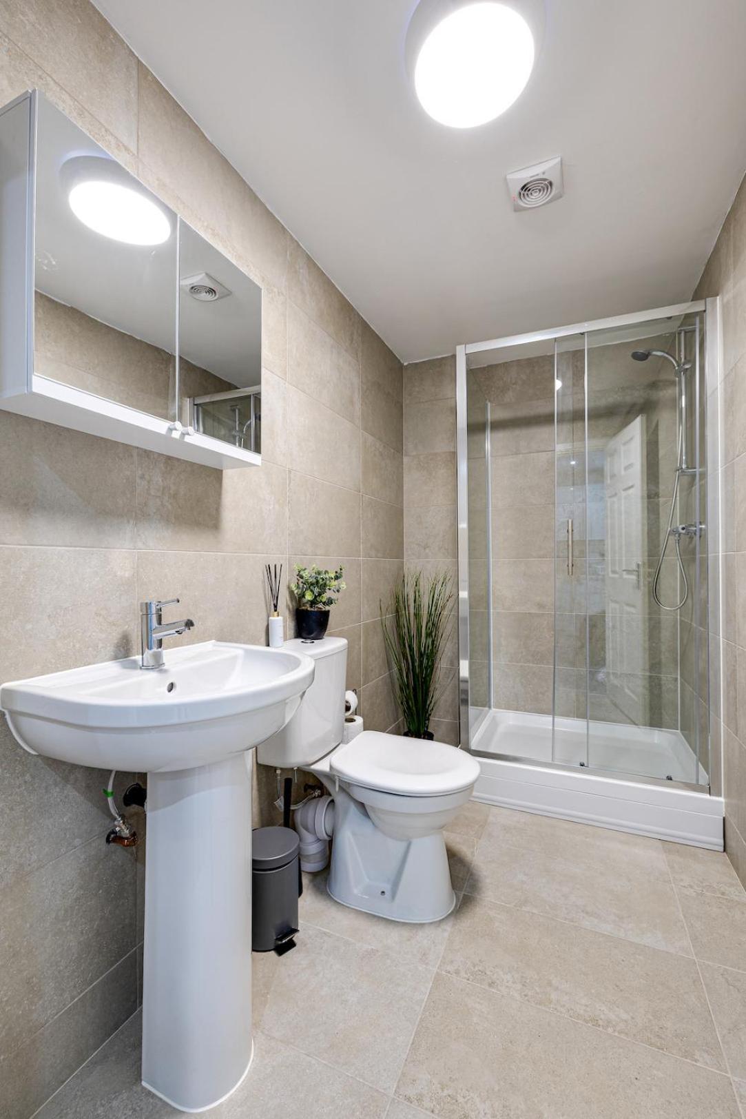 Top Floor Apartment With Private Balcony In Stockport Centre By Hass Haus Bagian luar foto