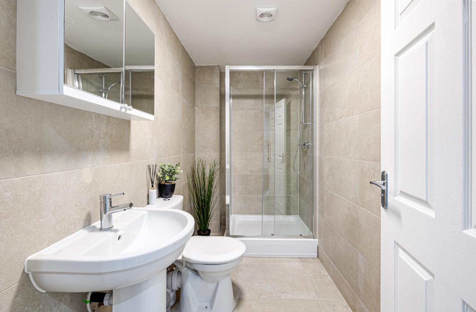Top Floor Apartment With Private Balcony In Stockport Centre By Hass Haus Bagian luar foto